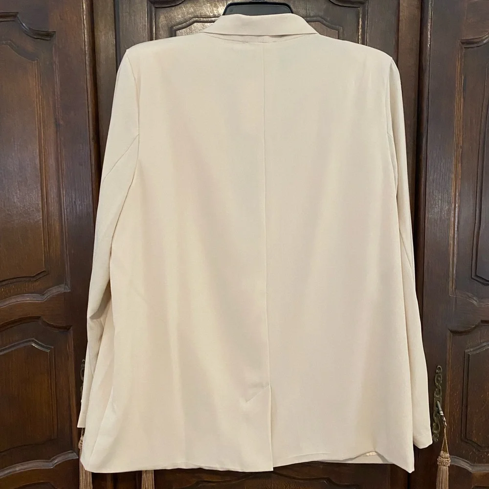 UMGEE blazer fully lined w shoulder pads Feels like stretch silk P2P apx 24” - Picture 2 of 2